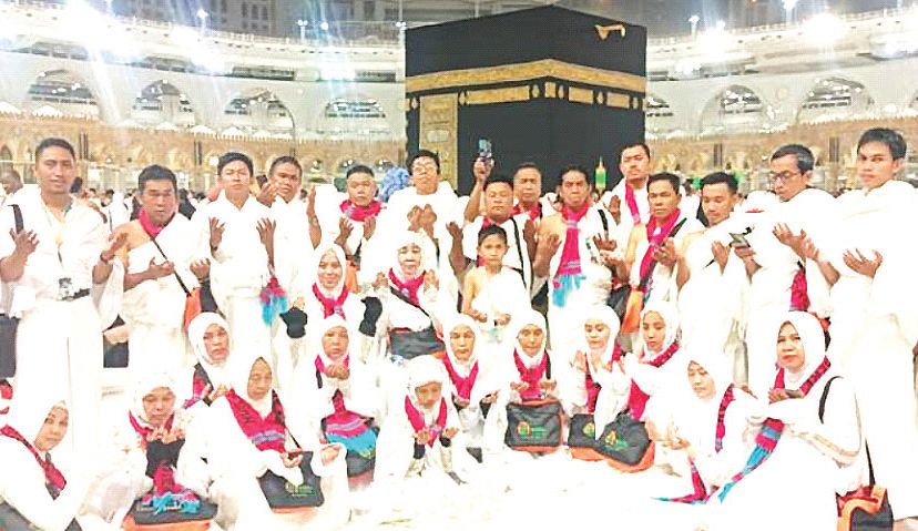 Nampak rombongan Jama’ah Umrah PT. Putra Mekongga Sejahtera berada di depan Baitullah “Ka’bah” setelah melakukan Tawaf dan juga sedang melakukan sa’i diantara Bukit Safa dan Marwah.