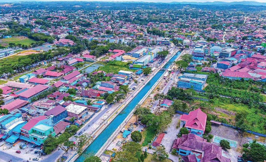 KALI KADIA : Kawasan Kali Kadia yang tadinya kumuh kini semakin tertata rapi. Miliaran rupiah digelontorkan Pemerintah Kota (Pemkot) Kendari menata kawasan ini. (PEMKOT KENDARI FOR KENDARI POS)