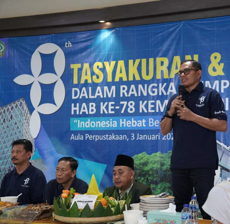 Rektor IAIN Kendari, Prof. Dr. Husain Insawan, M.Ag., saat memberikan sambutan.