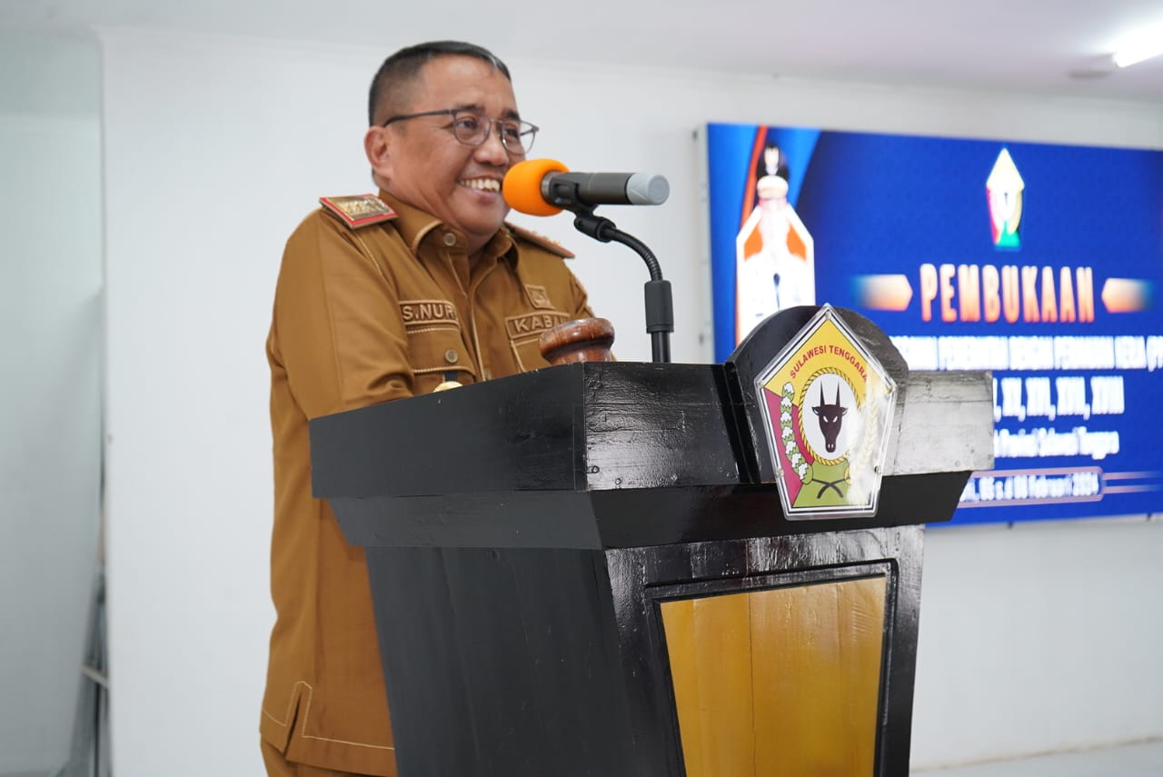 Kepala BPSDM Sultra, Syahruddin Nurdin saat membuka orientasi PPPK lingkup Pemprov Sultra di Aula Kantor BPSDM Sultra, Senin (5/2/2024). (FOTO : ACENG BPSDM SULTRA)