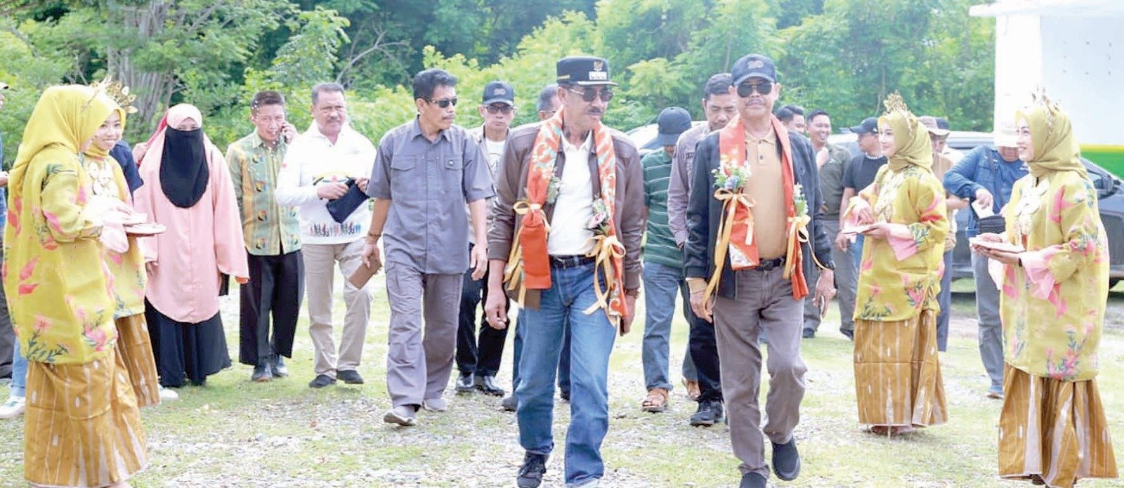 Pj Bupati Bombana, Edy Suharmanto, dan Sekda Bombana, Man Arfa.