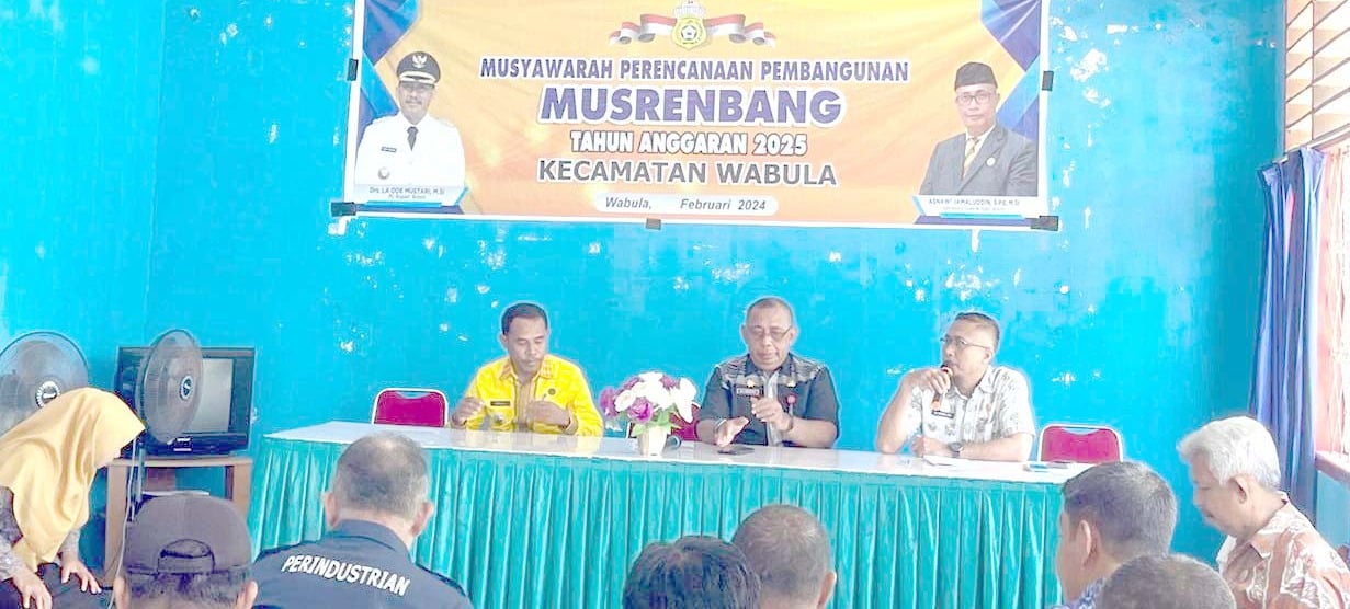 A sisten I Pemkab Buton Alimani (tengah) saat memimpin Musrenbang di Kecamatan Wabula, kemarin