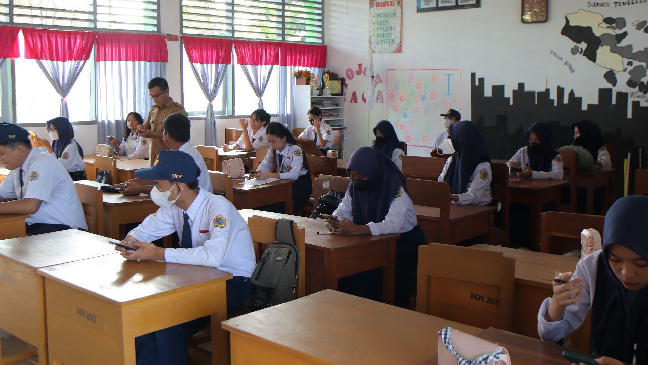 Suasana pembelajaran siswa SMPN 9 Kendari.