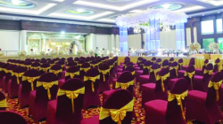 Prosesi pernikahan sakral dengan suguhan apik dan mewah di Ballroom Sahid Azizah Syariah Hotel and Convention Kendari. (SAHID AZIZAH SYARIAH HOTEL AND CONVENTION)