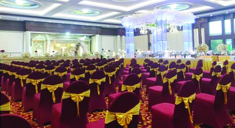 Prosesi pernikahan sakral dengan suguhan apik dan mewah di Ballroom Sahid Azizah Syariah Hotel and Convention Kendari. (SAHID AZIZAH SYARIAH HOTEL AND CONVENTION)