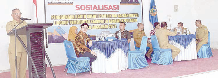 Sekab Konkep H Cecep Trisnajayadi saat membuka sosialisasi penggunaan KKPD lingkup Pemerintah Kabupaten Konawe Kepulauan di Aula Rumah Jabatan Bupati Konkep, Selasa (6/2).