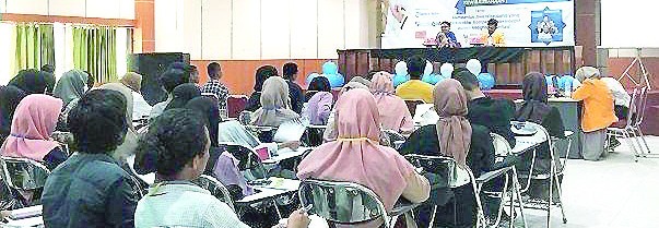 Suasana seminar yang diikuti mahasiswa Pendidikan Geografi FKIP UHO. (PENDIDIKAN GEOGRAFI UHO FOR KENDARI POS)