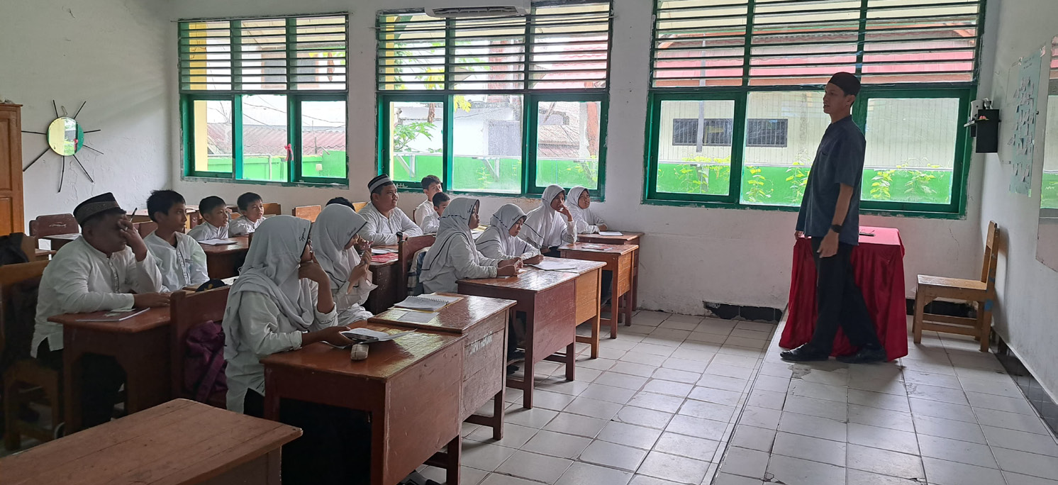 Siswa SMPN 1 Kendari saat mengikuti Pesantren Ramadan. (EWIN ENDANG SAHPUTRI/KENDARI POS)