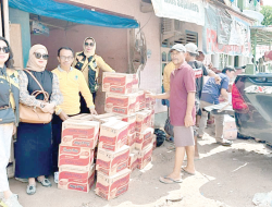Golkar Berbagi Paket Sembako ke Korban Banjir