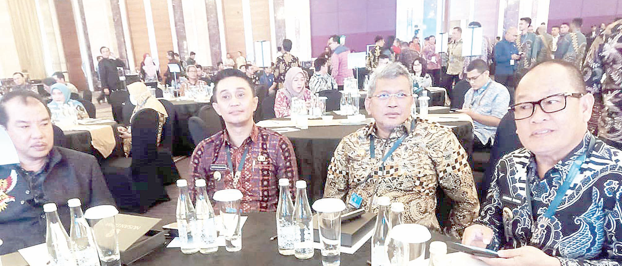 SINERGI MAJUKAN IKN : Pj Bupati Konawe, Harmin Ramba (kanan), ketika turut mengikuti Rakornas IKN di Jakarta, Jumat (15/3). (PEMKAB KONAWE FOR KENDARI POS)