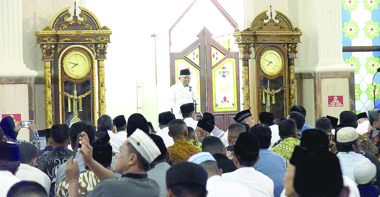 Wapres KH. Ma’ruf Amin ketika menyampaikan tausiah di Masjid Agung Al Kautsar Kendari.