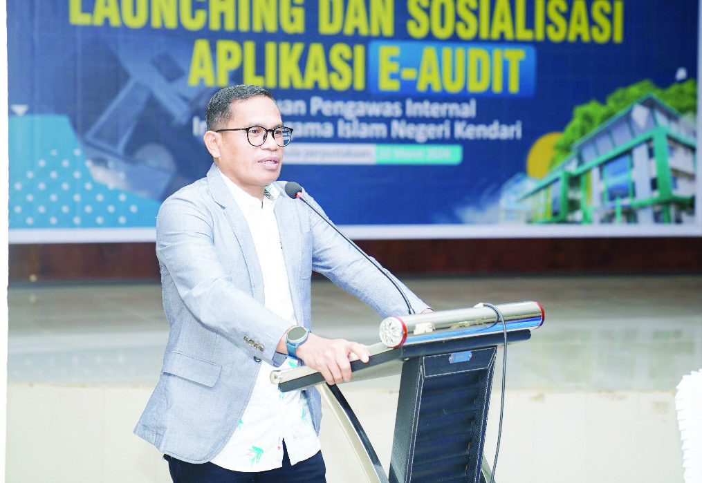 Rektor IAIN Kendari Prof Dr. Husain Insawan, M.Ag saat memberikan sambutan usai meluncurkan aplikasi e-Audit. (HUMAS IAIN KENDARI)