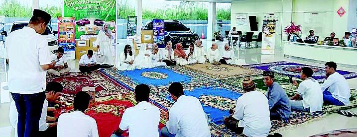 Suasana Showroom Event Spesial Ramadan PT HCGP Kendari. (EWIN ENDANG SAHPUTRI/KENDARI POS)