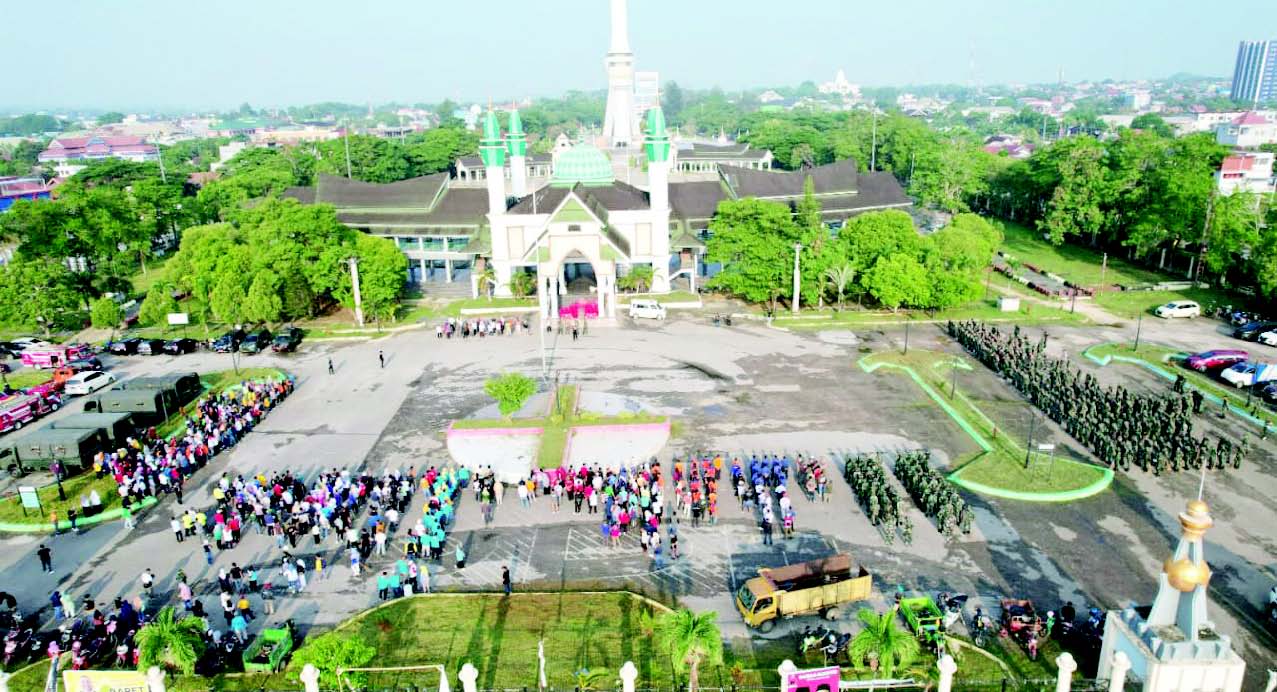 Suasana apel siaga sebelum pelaksanaan aksi bersih lingkungan di Pelataran Eks MTQ Kendari.