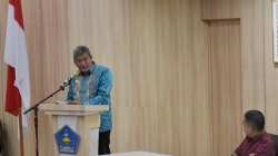 Penjabat (Pj) Wali Kota Kendari Muhammad Yusup (di podium) dalam sebuah kegiatan pemerintahan di Pemkot Kendari. (AGUS SETIAWAN / KENDARI POS)