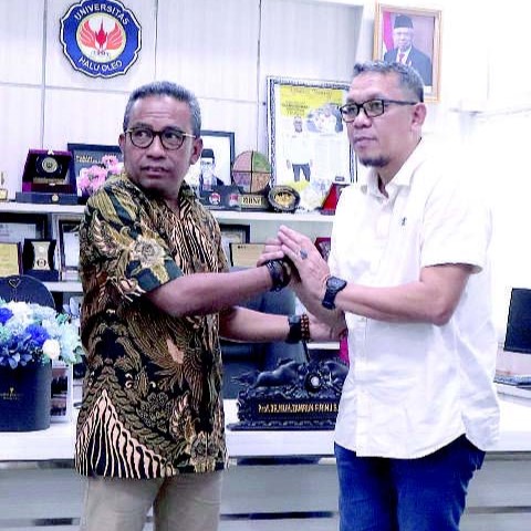 Irwan Zainuddin dan MZF berpamitan usai berbincang santai dalam podcast KP Channel.