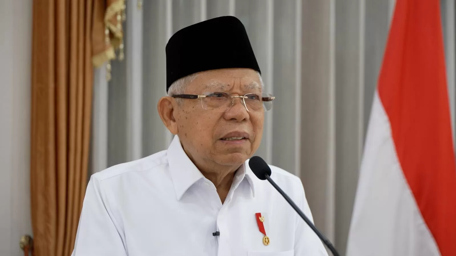 Wakil Presiden Ma'ruf Amin menghadiri acara halal bi halal bersama Pekerja Migran Indonesia (PMI) secara virtual, Minggu (5/5). (Humas Setwapres)
