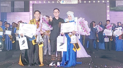 JUARA: Perwakilan Kota Kendari dan Kabupaten Muna (Putra dan Putri) terpilih menjadi juara 1 Duta GenRe 2024 yang digelar BKKBN Sultra di Grand Hotel Fortune Kendari. (IST)