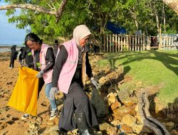 Aksi Nyata PLN Kendari Menjaga Lingkungan, Gelar Bersih-bersih Pesisir di Pantai Waworaha Konawe