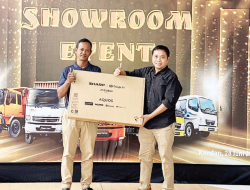 Pasarkan Kendaraan, Kendari Berlian Motors Helat Showroom Event Mitsubishi