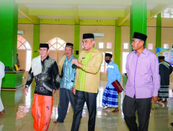 Pj Bupati Kostantinus Jemput Aspirasi Warga di Masjid