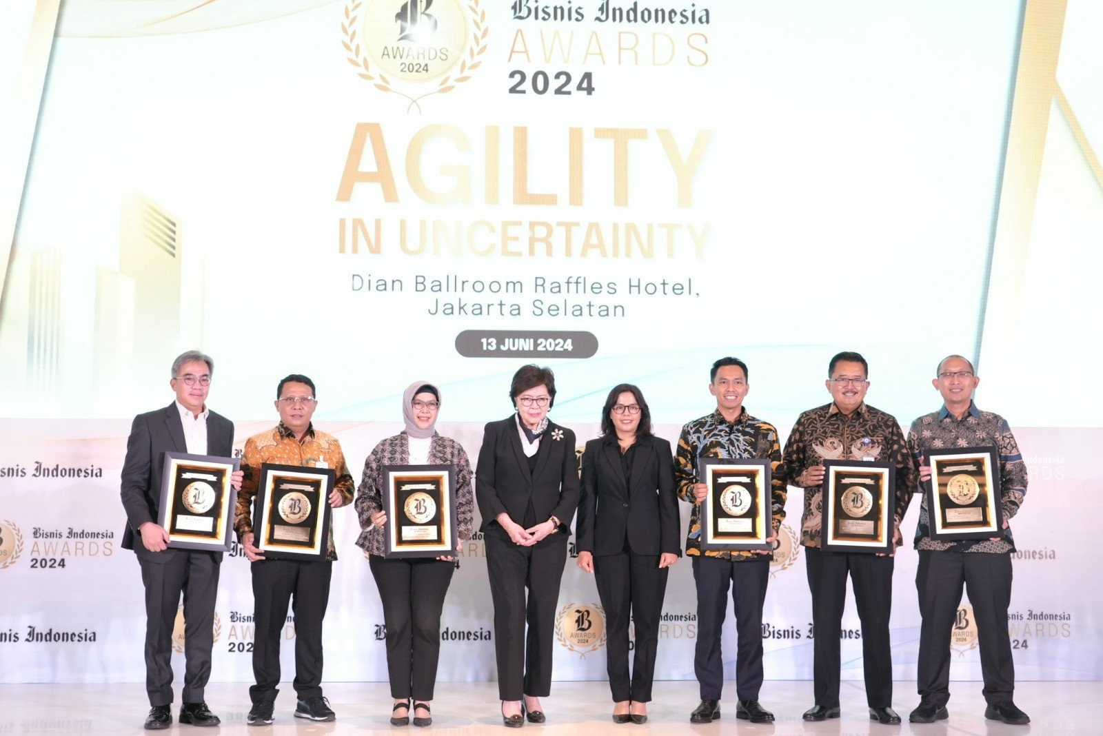 BRI mendapatkan penghargaan Bisnis Indonesia Award (BIA) 2024 sebagai perusahaan berkinerja terbaik untuk kategori Bank Persero. (Foto: Dokumentasi BRI)