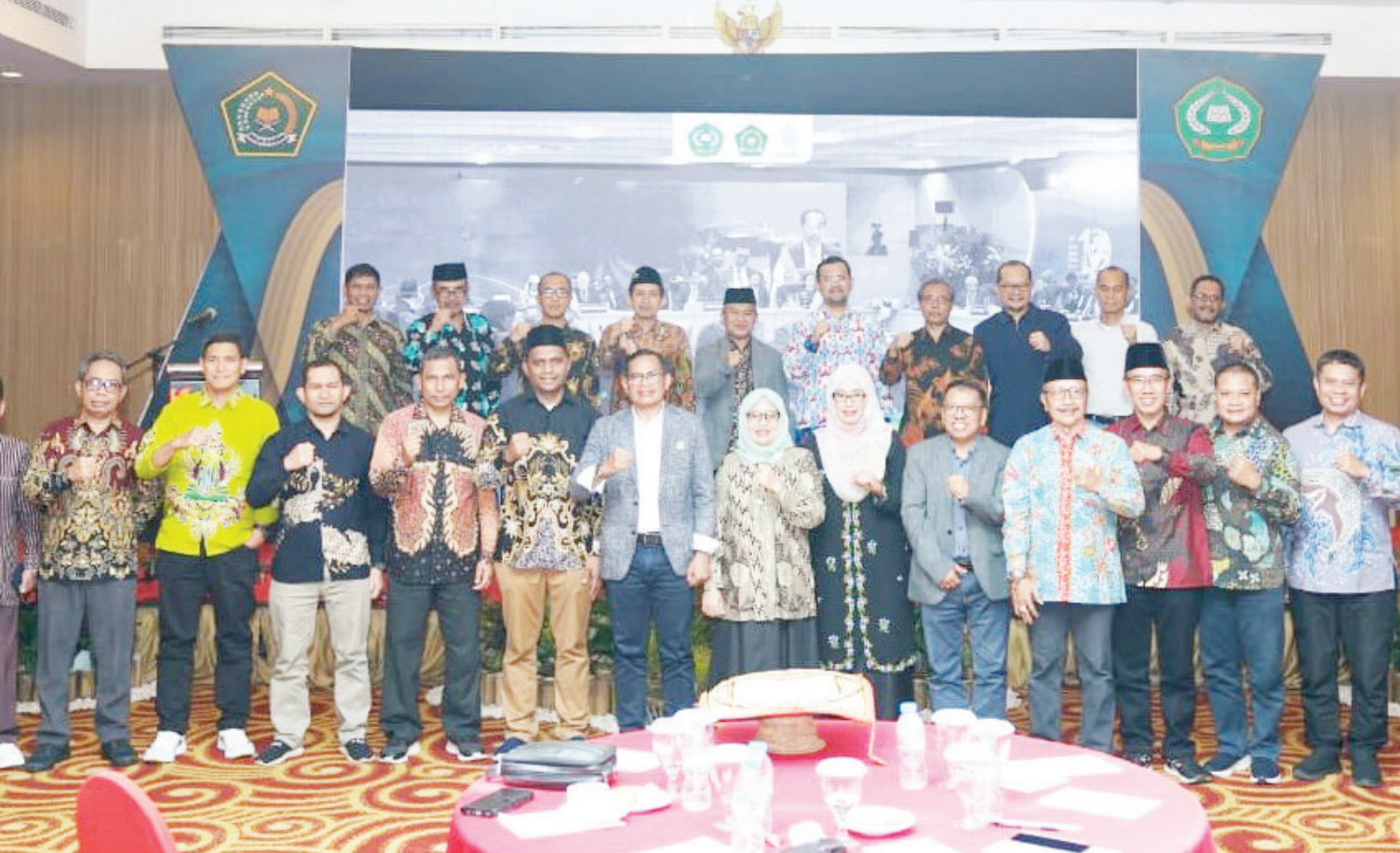 Foto bersama usai pembukaan Focus Group Discussion (FGD) Forum Wakil Rektor I/Wakil Ketua I Perguruan Tinggi Keagamaan Islam Negeri (PTKIN) se-Indonesia.(HUMAS IAIN KENDARI)