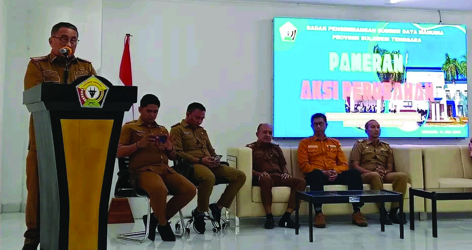 PAMERAN INOVASI: Kepala BPSDM Provinsi Sultra, Syahruddin Nurdin memberikan sambutan dalam acara pembukaan Pameran Aksi Perubahan dalam rangka Pelatihan Kepemimpinan Administrator (PKA) angkatan XIV tahun 2024, Selasa (16/7/2024). (IST)