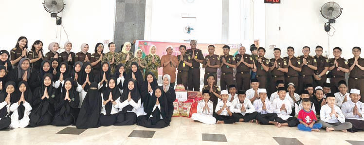 Kunjungan ke pondok pesantren dan panti asuhan dalam rangka HBA ke-64.