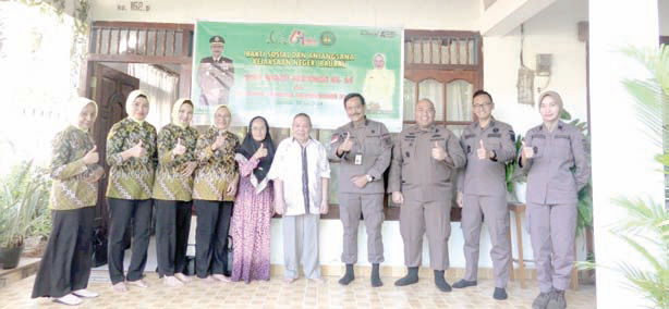 Kejari Baubau saat melakukan bakti sosial ke panti asuhan