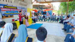 EDUKASI: Tim BKKBN Sultra bekerja sama Dinas PPKB Wakatobi melakukan Edukasi Gizi dan Pencegahan Anemia bagi remaja di Kabupaten Wakatobi. (IST)