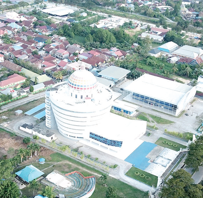 PERPUSTAKAAN MODERN : Pemprov Sultra telah meresmikan penggunaan ruang teater perpustakaan modern. Kamis (25/7), Dinas Perpustakaan dan Kearsipan Sultra memutarkan tayangan perdana. (MUHAMMAD ABDI ASMAUL AMRIN/KENDARI POS)