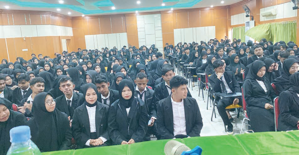 Suasana yudisium 655 mahasiswa FKIP UHO periode April hingga Juli 2024 di Aula Fakultas tersebut, kemarin (29/7).(DOK FKIP UHO FOR KENDARI POS)