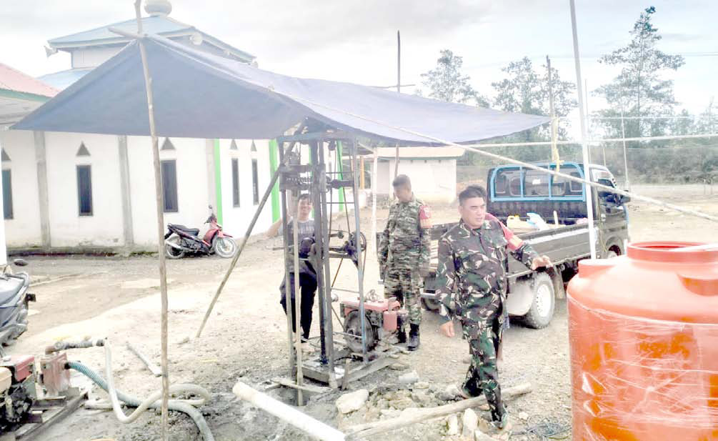 Satgas TMMD bangun sumur bor di Desa Tondowatu, Konawe Utara untuk memenuhi kebutuhan air bersih buat warga setempat.