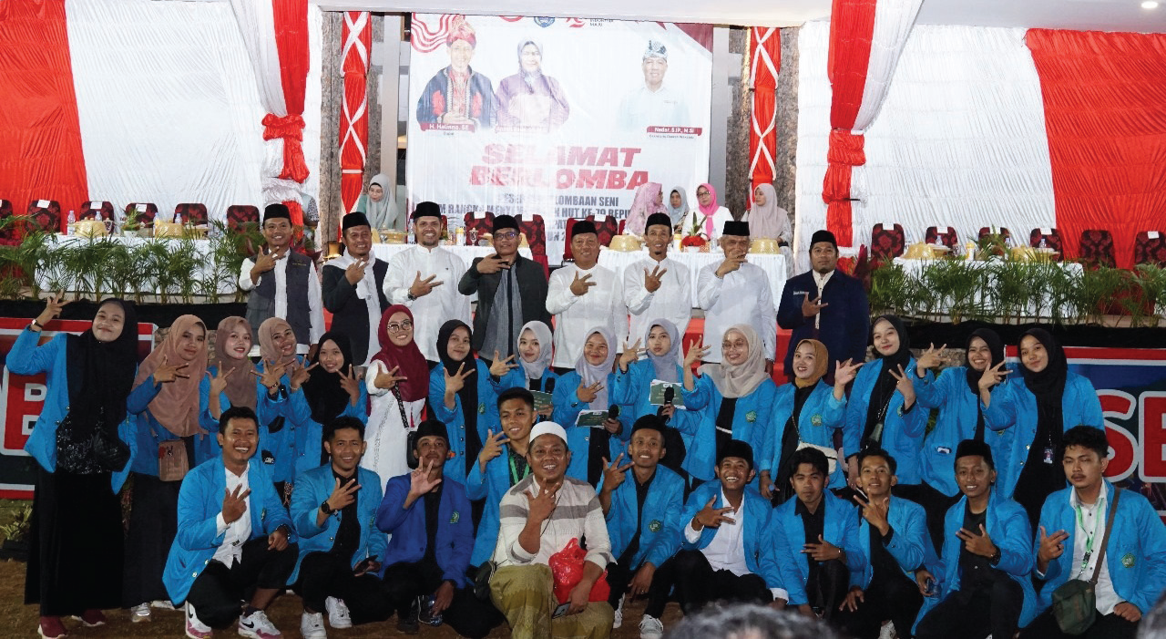 Mahasiswa KKN IAIN Kendari berkolaborasi dengan Pemkab Wakatobi menggelar perayaan Hari Kemerdekaan ke-79 RI dengan kegiatan bernuansa religi, yakni tablig akbar dan sholawat bersama, baru-baru ini.(HUMAS IAIN KENDARI)