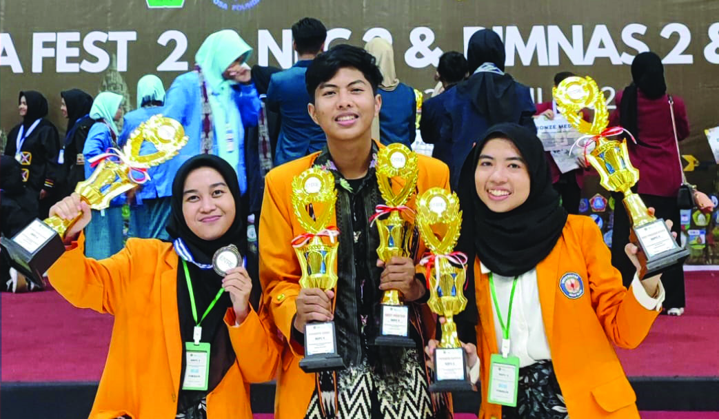 Mahasiswa UHO yang berhasil meraih juara nasional.(Dok FEB UHO)