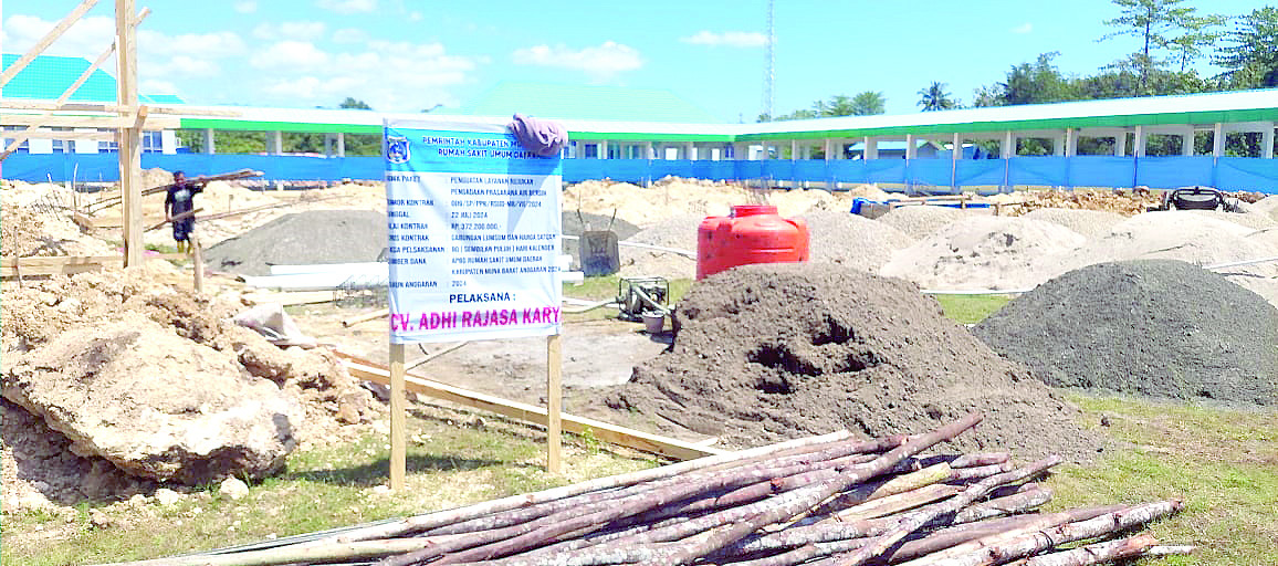 Proyek pembangunan gedung baru di RSUD Mubar yang menggunakan DAK mulai dikerjakan. (AKHIRMAN/KENDARI POS)