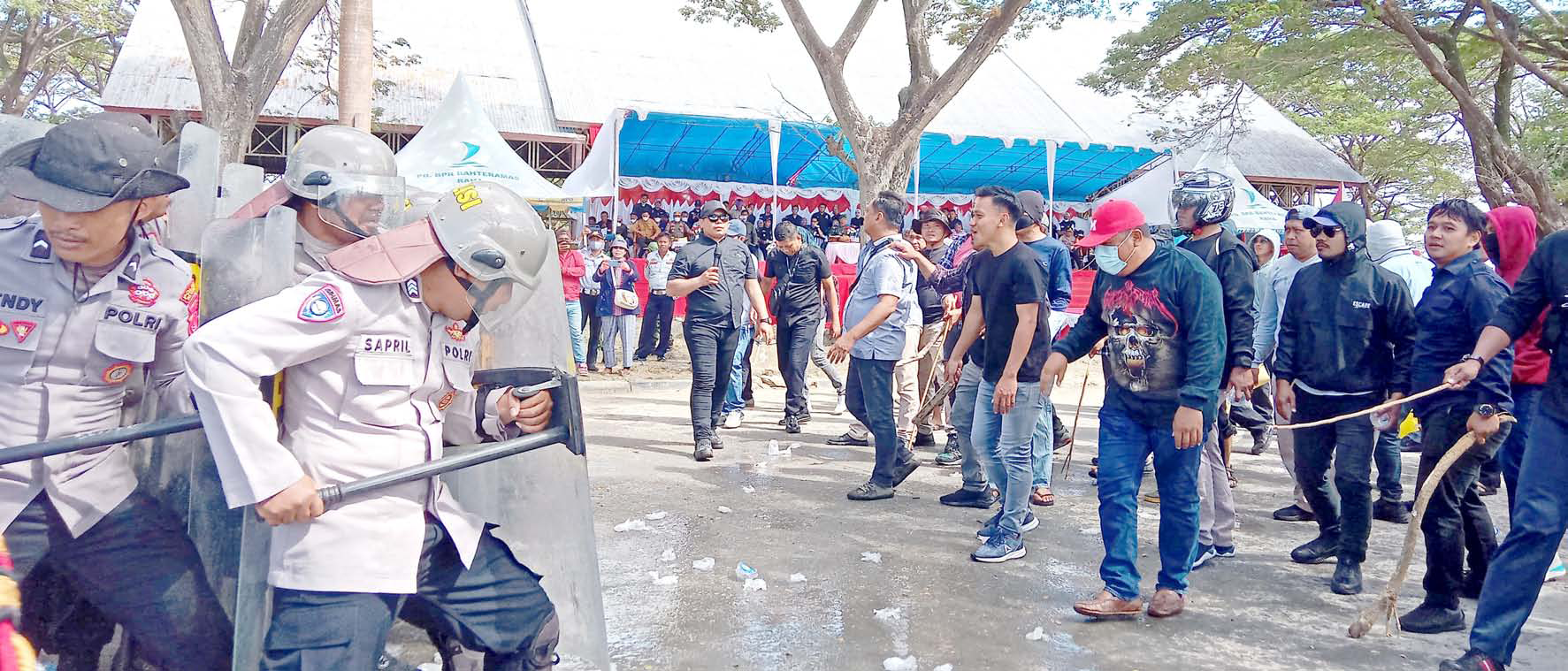 Personel Polres Muna berlatih Sispamkota dalam rangka pengamanan Pilkada (IST)