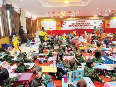 Antusias peserta lomba mewarnai tingkat Taman Kanak-kanan di Aula Graha Pena, dalam rangka perayaan HUT ke-79 Republik Indonesia. (IST)