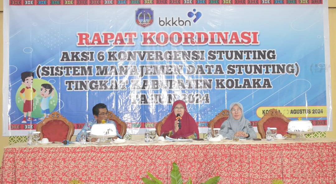 KERJA BERSAMA : Plt Kepala Bappeda Kolaka, Sri Raodah Buna saat memimpin rapat koordinasi aksi enam konvergensi stunting, sebagai upaya untuk terus menurunkan angka prevalensi. (DISKOMINFO KABUPATEN KOLAKA FOR KENDARI POS)