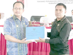 Parinringi Serahkan Draf APBD Perubahan ke DPRD