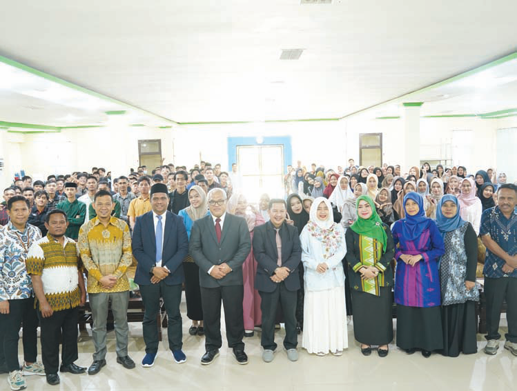 Foto bersama usai kegiatan kuliah umum di Aula Perpustakaan IAIN Kendari beberapa waktu lalu. (HUMAS IAIN KENDARI)