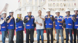 INVESTASI TAMBANG : Pj Bupati Kolut, Sukanto Toding (keempat dari kiri) didampingi sejumlah kepala OPD terkait saat melakukan kunjungan kerja di Indonesia Morowali Industrial Park, Sulawesi Tengah. Agenda tersebut sebagai bagian dari memersiapkan kehadiran investasi kawasan industri nikel di otoritanya. (DISKOMINFO KABUPATEN KOLAKA UTARA FOR KENDARI POS)