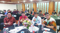 Ki-Ka: Anto Genk (SPS Sumut), Bayu A Montang (SPS Sulteng), Purnomo K. Ruslan (SPS Pekanbaru) dan Irwan Zainuddin (SPS Sultra) saat mengikuti acara Dialog Media Nasional yang diselenggarakan SPS Pusat di Hotel Savoy Homann, Bandung, Kamis (19/9/2024). (IST)