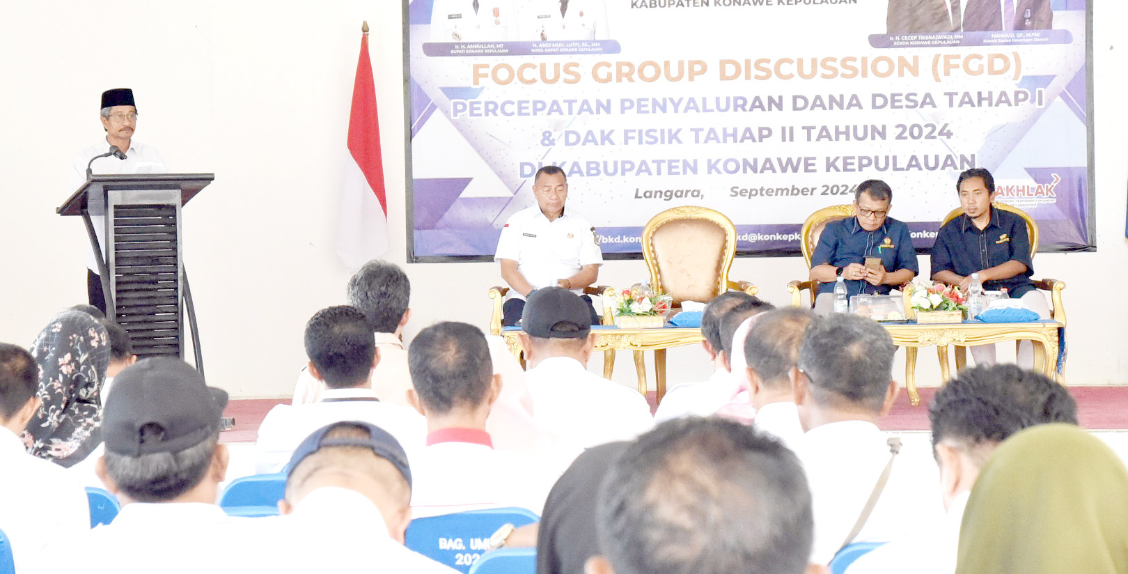 TEPAT SASARAN : Bupati Konkep, H. Amrullah (kiri, depan) saat membuka FGD percepatan penyaluran DD dan DAK tahap II tahun 2024.(MUHAMMAD RAJIB HASLIM/KENDARI POS)