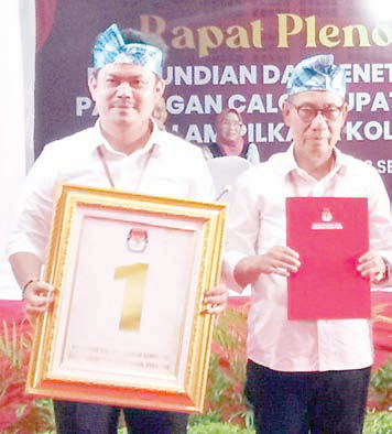 JANJIKAN KESEJAHTERAAN : KPU Koltim menetapkan tiga calon bupati dan wakil bupati yang akan berkompetisi dalam Pilkada serentak 2024. Paslon Abdul Aziz dan Yosep Sahaka mendapatkan nomor urut 1. (KUSDIN/KENDARI POS)