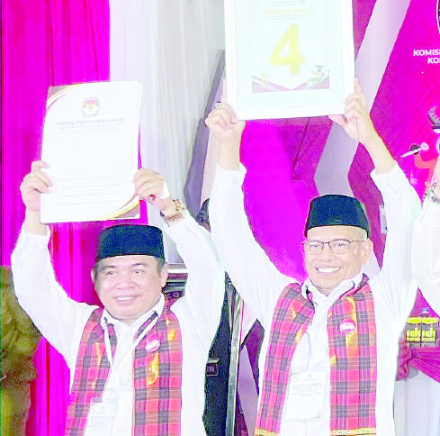 DUKUNGAN PENUH : Pasangan calon kepala daerah di Konsel, Herman Pambahako dan Herianto yang didukung PDIP, PAN, PBB, PPP dan PKB, mendapatkan nomor urut 4. (I NGURAH PANDI SANTOSA/KENDARI POS)