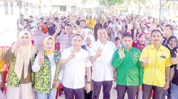 Pasangan calon Wali Kota dan Wakil Wali Kota Kendari, Aksan Jaya Putra dan Andi Sulolipu (AJP-ASLI) bersama warga saat kampanye terbatas di Kelurahan Korumba, Kecamatan Mandonga, Sabtu (28/9/2024). (IST)