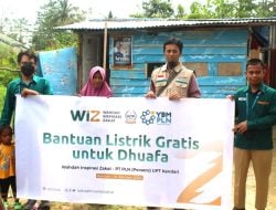 Peduli Keluarga Duafa, YBM PLN Kendari Gandeng WIZ Sultra Salurkan Bantuan Listrik di Kecamatan Abeli