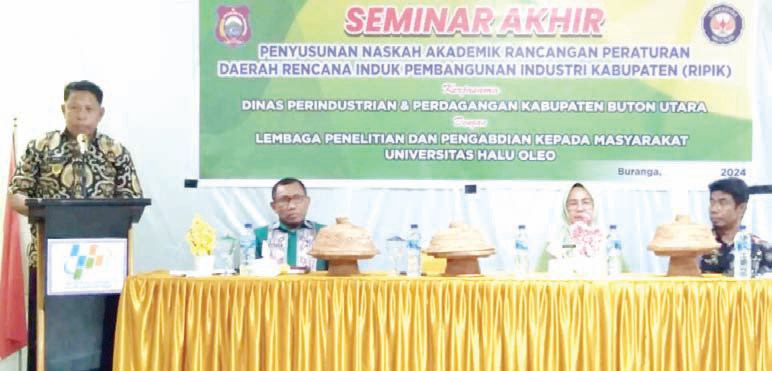 PENGEMBANGAN KAWASAN : Seminar akhir rencana induk pembangunan industri kabupaten yang digelar pihak Dinas Perindustrian dan Perdagangan Butur bersama LPM Universitas Halu Oleo, dibuka resmi Wakil Bupati, Kompol (Purn) Ahali. (DISKOMINFO KABUPATEN BUTON UTARA FOR KENDARI POS)